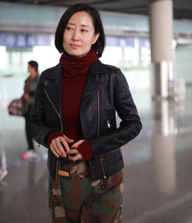 短发|女人变老从短发开始？看几位短发女星的发型，都比同龄人显年轻