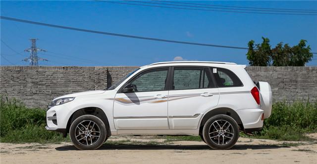 『瑞虎3』好开不贵的小型SUV,皮实又可靠,5.99万元起拥有外挂式备胎