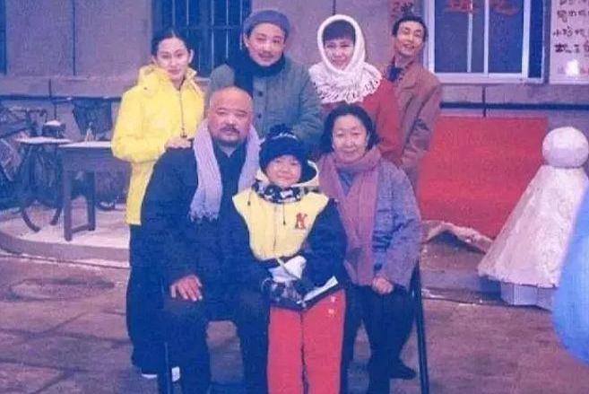 东北一家人|《东北一家人》18年过去，主演均被淡忘，男配却凭王牌火到发紫！