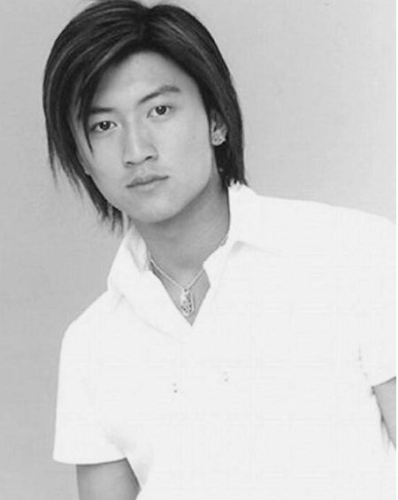 谢霆锋|谢霆锋作为《中国好声音》导师，屡遭质疑，他真的有音乐资本么？