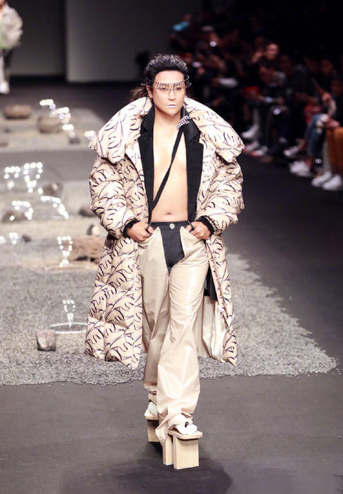 陈志朋|辣眼睛的陈志朋终于回归正常，50岁告别油腻，瘦成小鲜肉