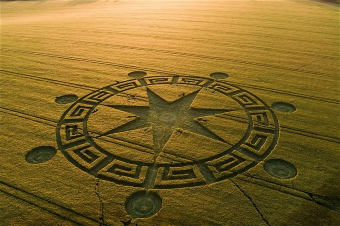 外星人|内蒙出现巨大“手掌印”,面积抵得上6个足球场,外星人的记号?