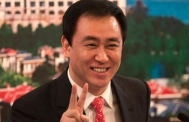 @他当过掏粪工，开过拖拉机，参加过高考，也做过“中国首富”