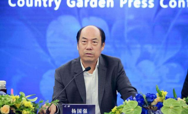 靠发明学区房赚第一桶金，还要每个学生交30万，1300个学生交了4亿