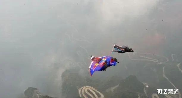 [济南]翼装飞行遇难女生最后一跳画面曝光，冒险精神显得格外伟大