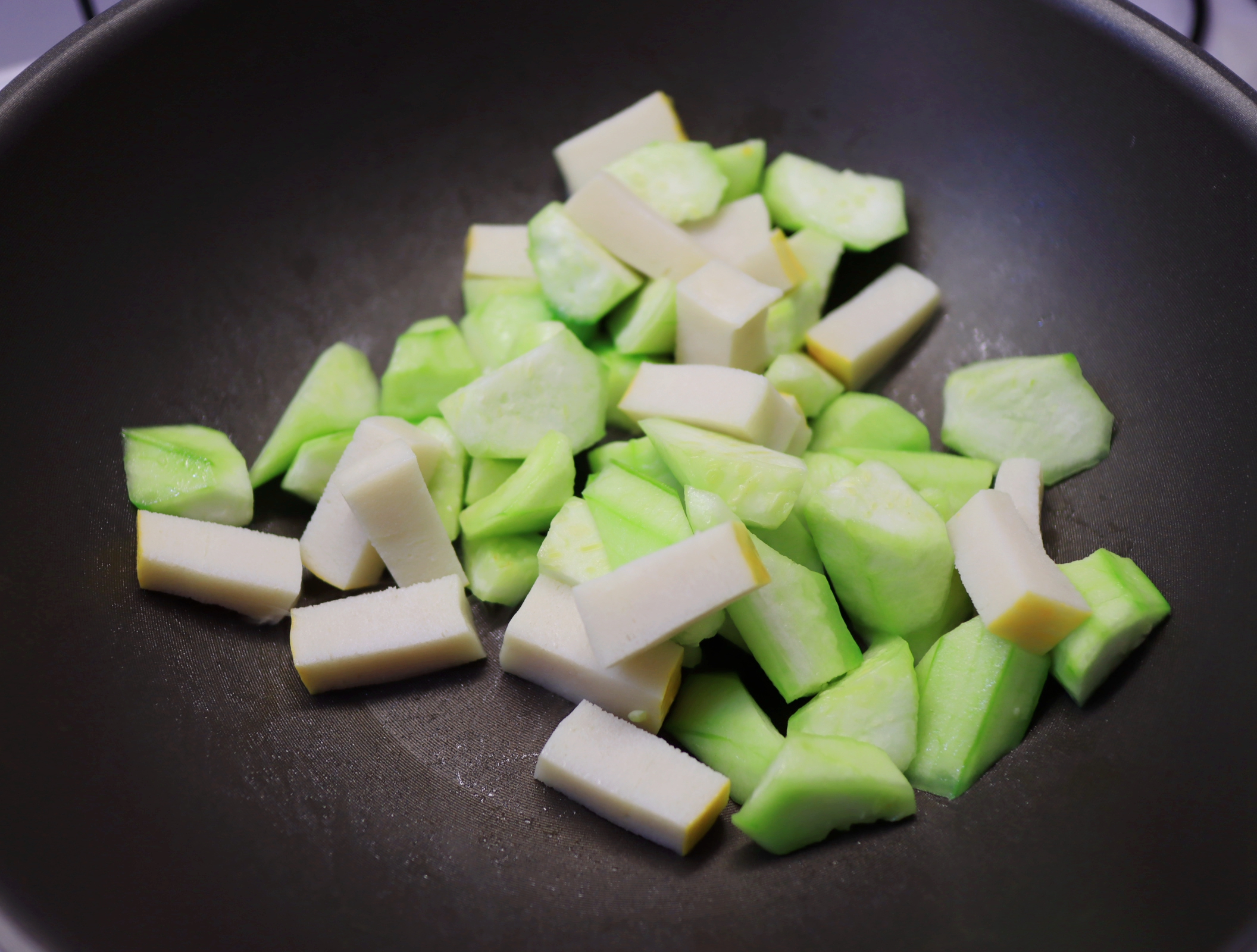 『土豆』夏天，我家人喝这汤上瘾，一人喝掉一大碗，孩子直呼：鲜美真好喝