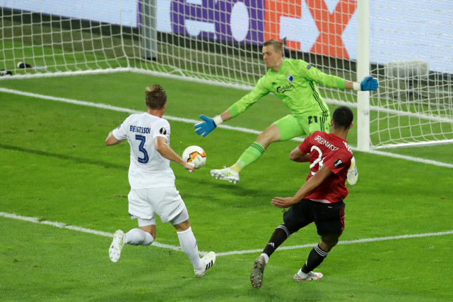 曼联|曼联1-0险胜，官博惨被爆破：全场最差拉师傅，B威被爆成马蜂窝