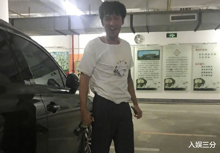 胡歌|胡歌机场照被疯传，无美颜滤镜的原相机下，真实状态不敢信！