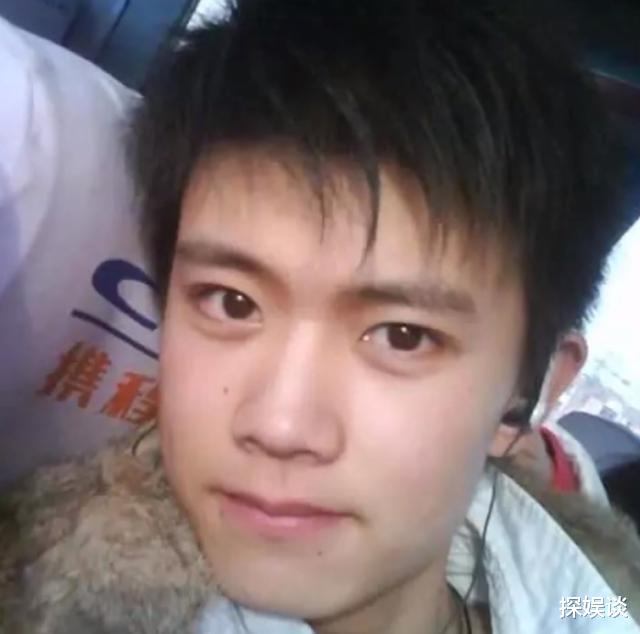 任嘉伦校友曝料:高中女生排队来看他,曝出18岁照片后:我信了