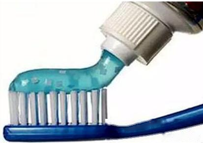 电动牙刷不是人人都能用的！一起来看看电动牙刷的益弊