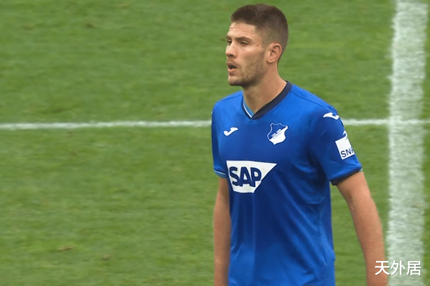 拜仁慕尼黑|1-4超级崩盘！欧冠冠军梦游爆大冷：迎295天首败，核心愤怒砸地