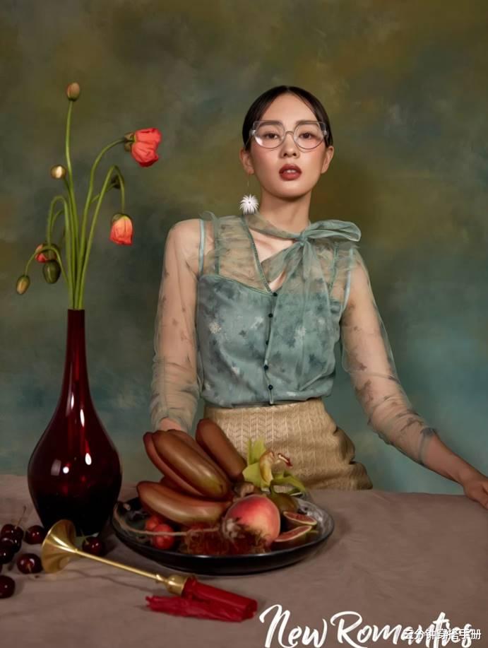 穿衣搭配|顾佳式轻奢职场穿搭上热搜!衬衣阔腿裤加风衣三件套,高级感十足