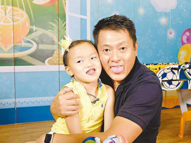 富二代|遭小20岁妻子背叛离婚后，魏骏杰时隔13年终向前任滕丽名道歉