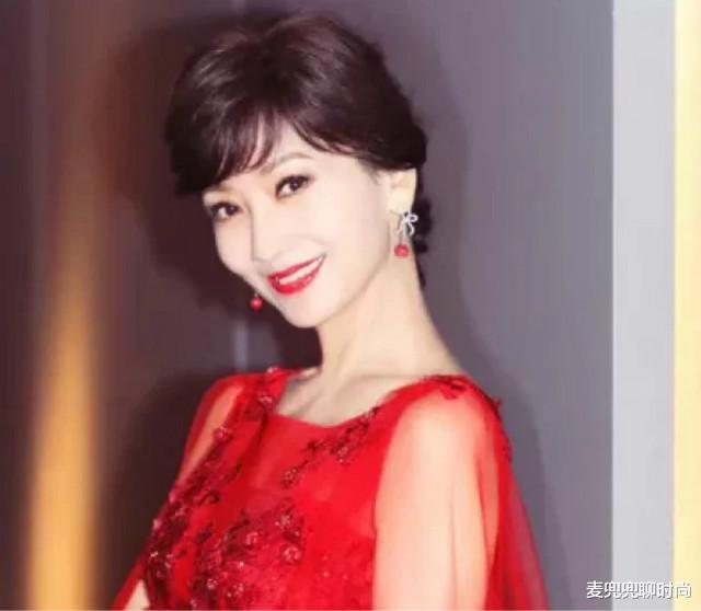 短发|年过50的女人，留什么发型显年轻？试试这3款“短发”，减龄洋气