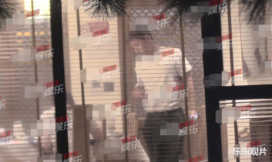 张继科|张继科疑似新恋情曝光：帮女生主动提包聚餐，一起同回豪宅