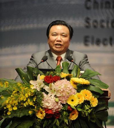 美国|钟馨稼捐给美国1000万美元，回应称钱是我自己赚的，随后公司倒闭