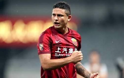 国足：报到，洛国富正式加入中国队，他能为国足改变些什么