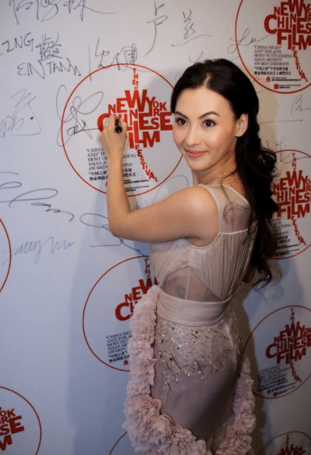 张柏芝|张柏芝三儿子的身份终于曝光，说是混血的可以消停了