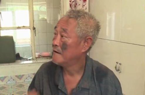 「赵本山」出身农民不忘本！赵本山演穷酸老头毫不违和，身价数亿住乡下大棚