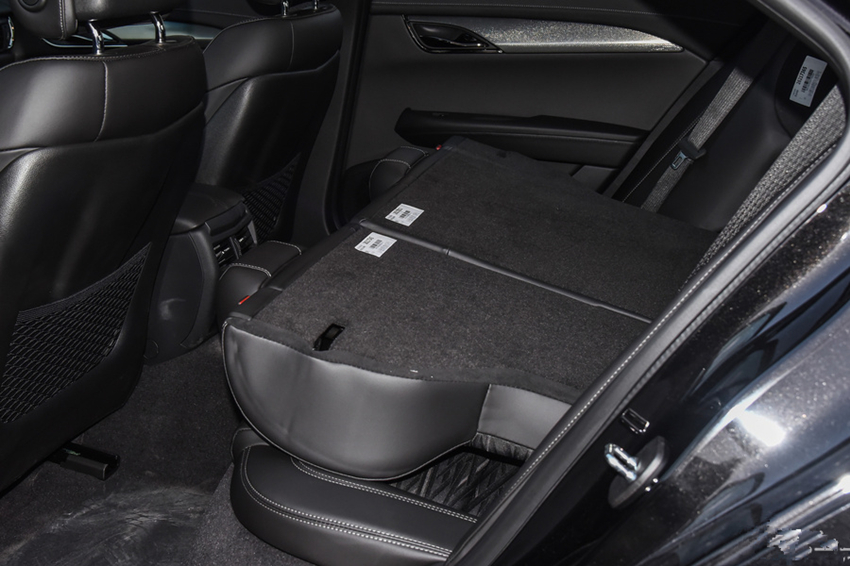 「大众帕萨特」又一豪车“妥协了”！从28万降到19万，光看车标，也懊悔帕萨特买早了