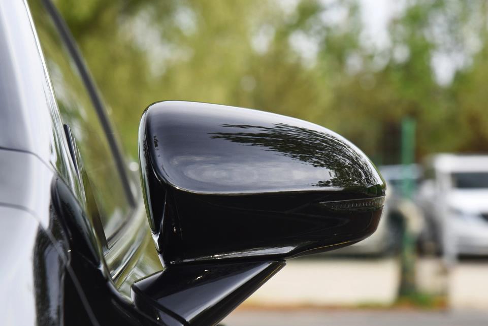 「别克君越」什么人会买别克君越？别克君越是豪车吗？多少月薪开它合适？