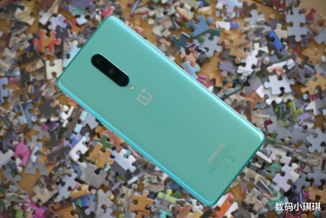 旗舰机|8月别急着换新机！降价千元之后，它成性价比最高5G旗舰机