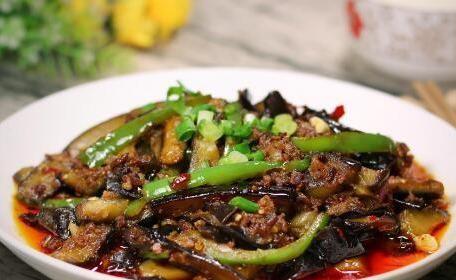 「牛肉」10道非常适合家庭聚餐的美食，成本低味道鲜容易下饭