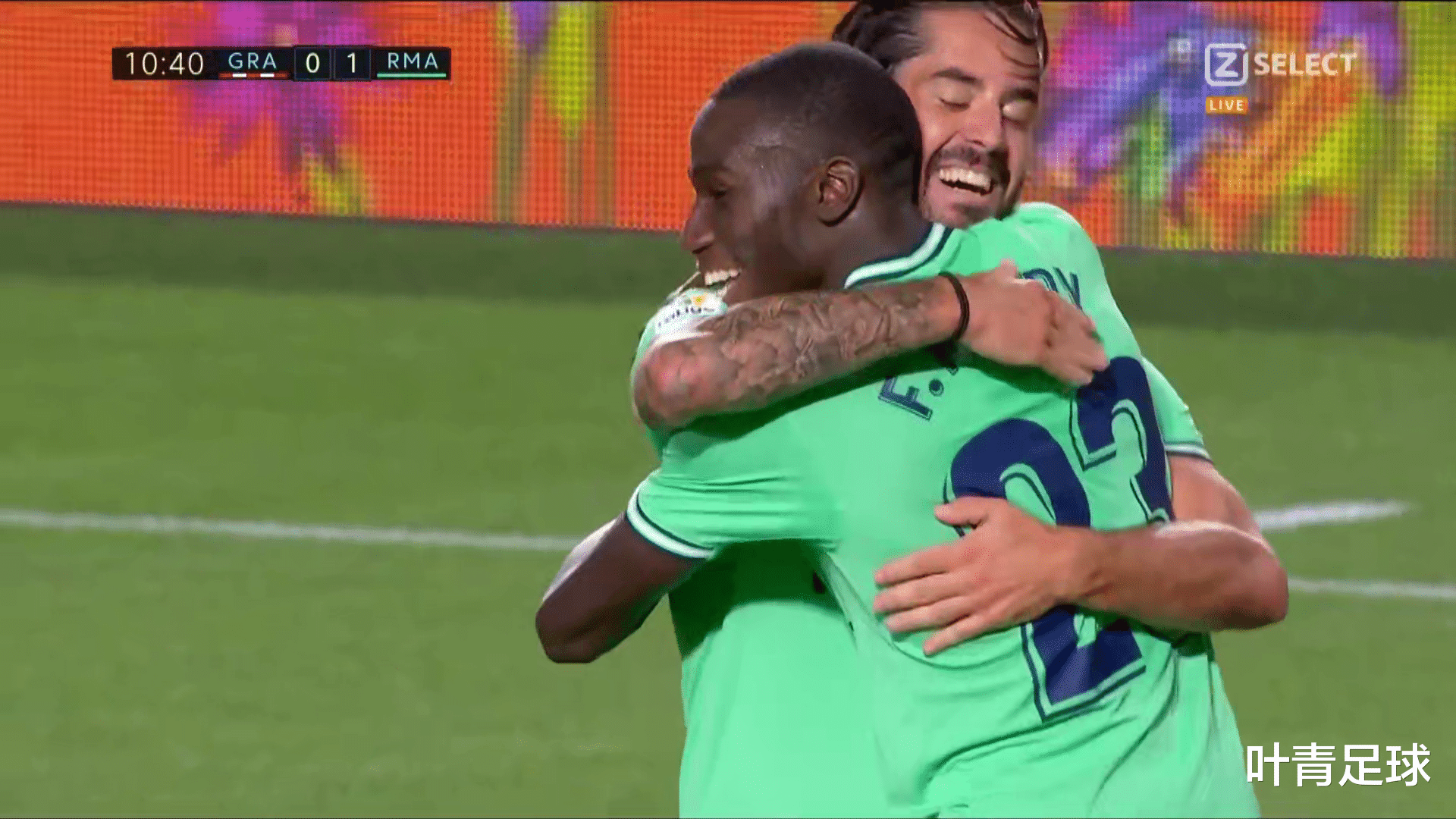 皇家马德里|皇马踢疯了！6分钟2球杀死悬念，经典穆氏反击，齐达内鼓掌