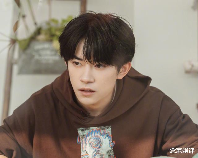 易烊千玺|易烊千玺新歌被恶意刷低分，荣登巅峰人气榜首，评分却只有2分