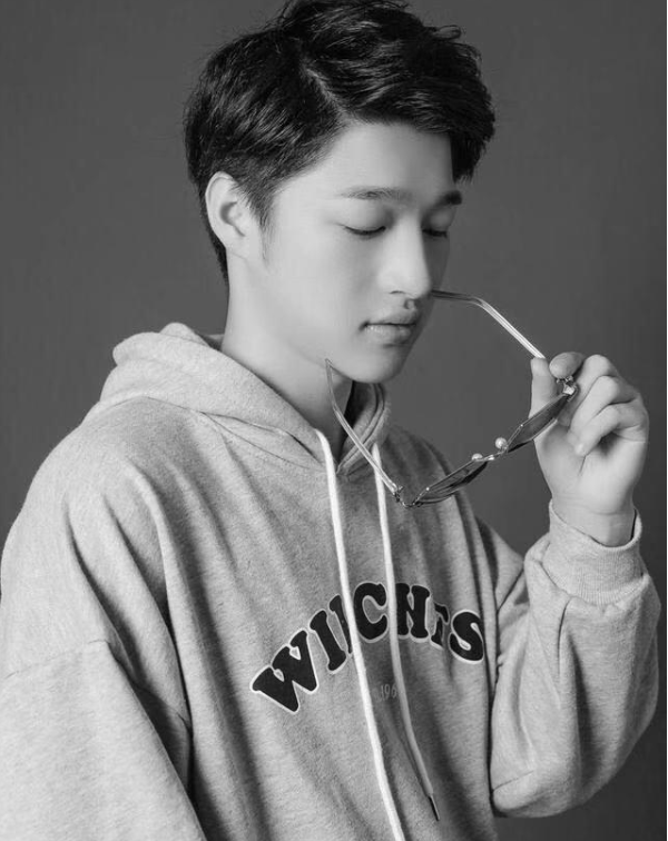 和平精英：和平精英主播技术排行，不求人屈居第二，他曾挑战全网通缉超霸气