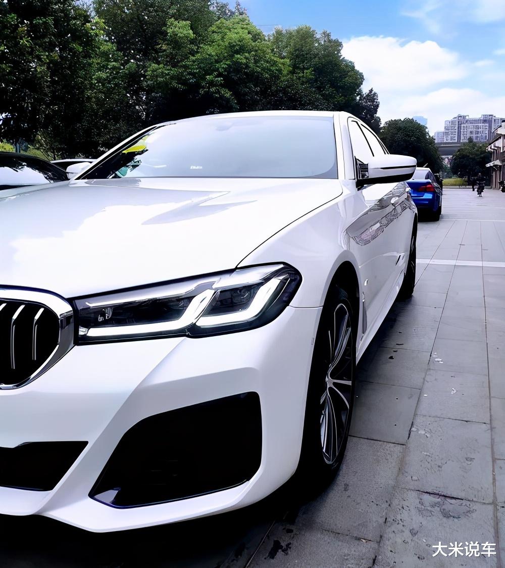 华晨集团|实拍：宝马530Li外观似7系，内饰惊艳，上市2个月开始优惠