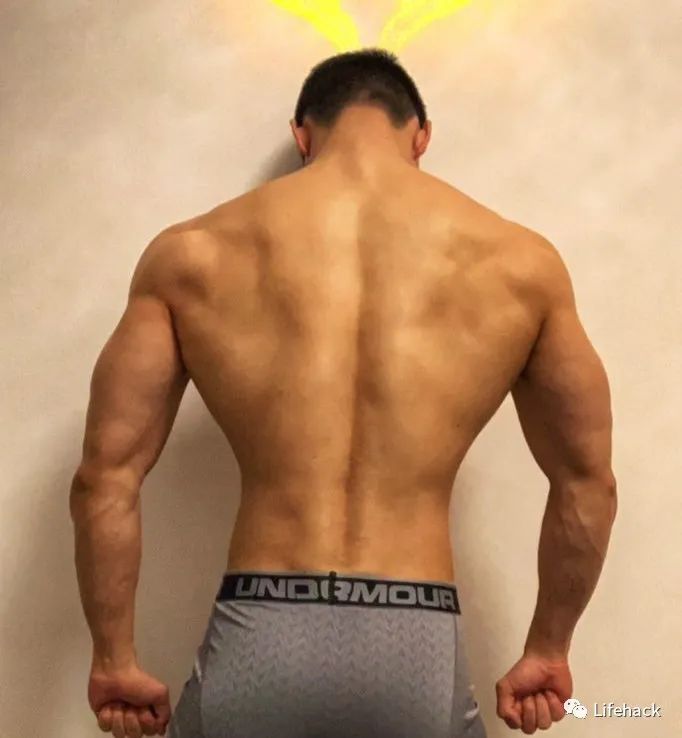 莲子@肌肉男“背影杀”，原来可以如此性感！