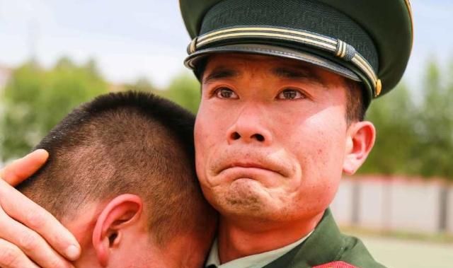 「」退伍军人的“退伍证”丢失了，去登记的时候需要准备什么证明？