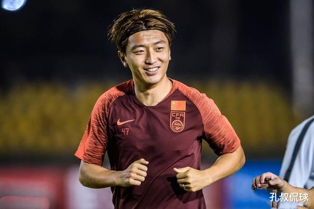 「李霄鹏」鲁能急需的锋线王牌浮现！国足主力有望免费加盟，他可顶替佩莱