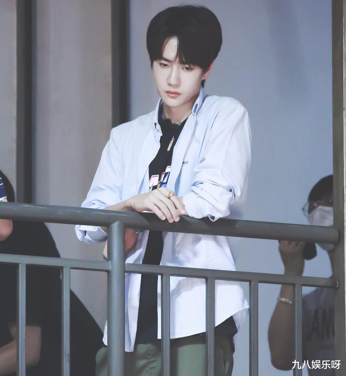 王一博▲《天天向上》:王一博与哥哥们聊天,1句话道出“顶流”真相