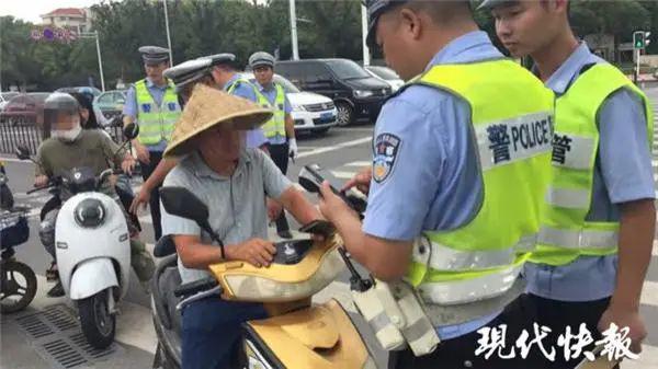 半岛晨报|多地现奇葩“头盔”！警方提醒