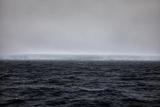 科学家|冰川融化，地球最大冰山A68即将挣脱南极，面积有多大？