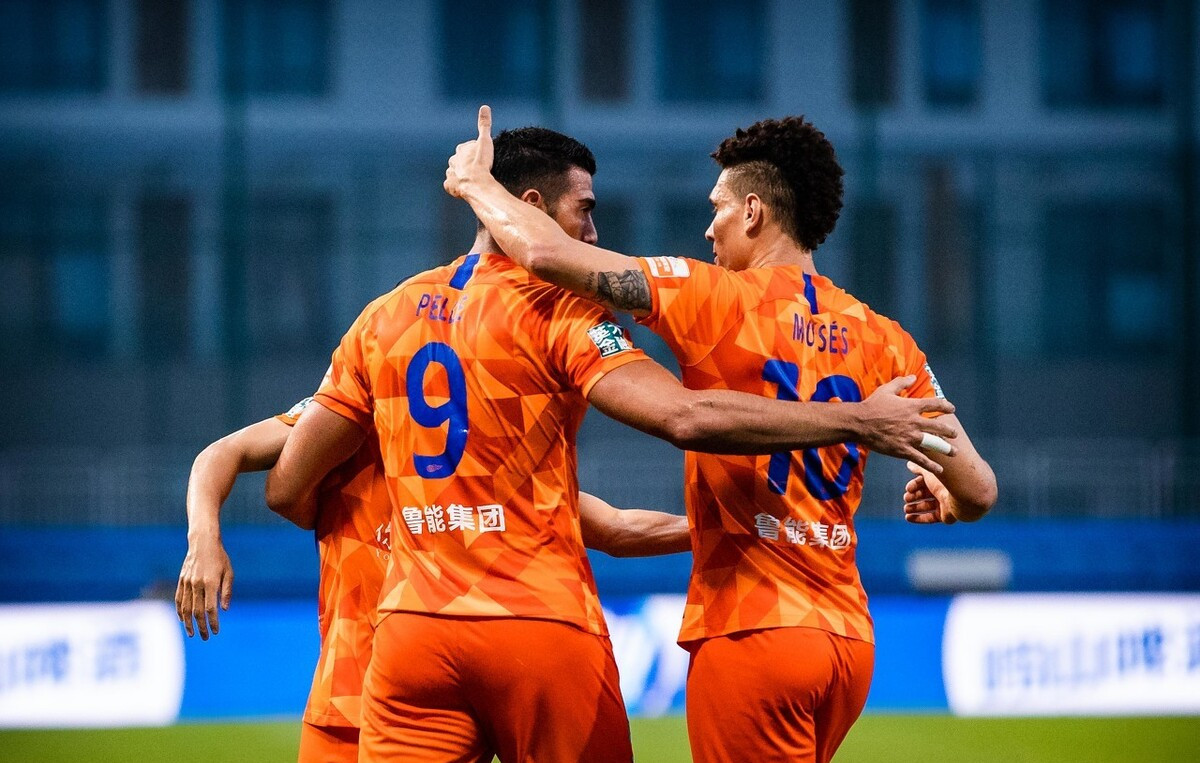 |四连胜！5：1血洗富力，国家队应有他，球风相克，裁判忘带牌？