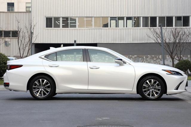 雷克萨斯ES@采访雷克萨斯ES使用者，车主说出了真心话，你真的认可吗？