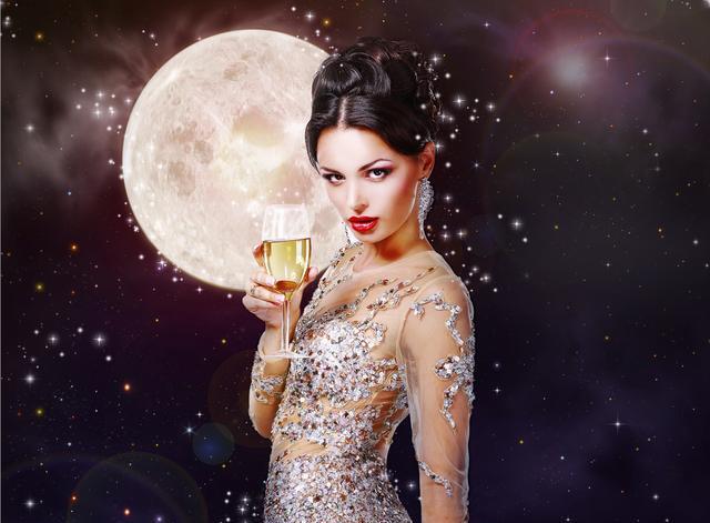 「」世界上“最污”的景点，女游客纷纷排队脱下“内衣”，真是有趣