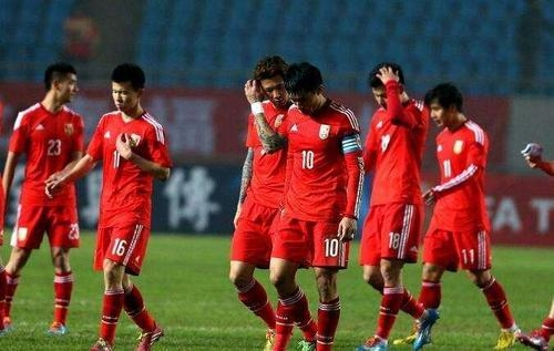 国青▲U19国青6名球员在集训期间外出饮酒，如何看待球员的行为？