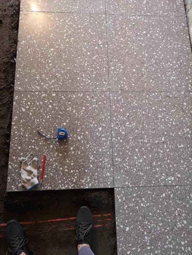 水磨石|打算电线走地面，再铺上一层水磨石，装修师傅却连忙摇头：干不了