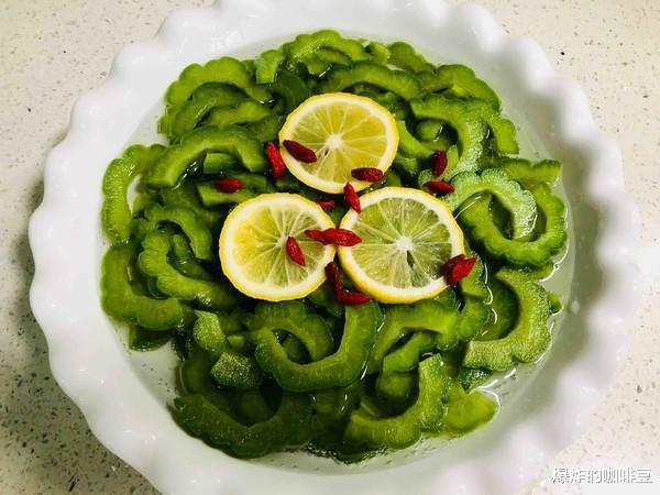 「苦瓜」很适合夏天吃的排毒美食，几分钟就学会营养又美味，而且老少皆宜