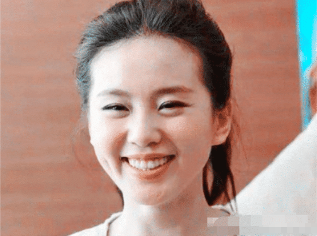 『杨紫』同样是大笑, 林心如丑, 赵丽颖丑, 杨紫丑, 而她是好看