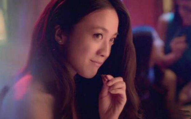 德芙|同是“德芙”代言人：前三位很普通，只有她拍出了吃不起的感觉