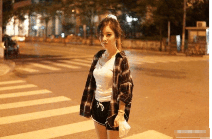 王思聪|冯提莫能有多么心机？直播前的职业被曝光，怪不得王思聪不要她