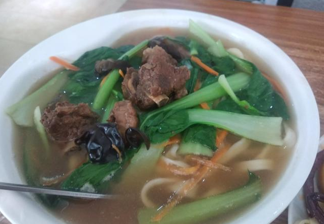 食材|面馆煮高汤是如何保持高汤的鲜味的？十年大厨教你一招