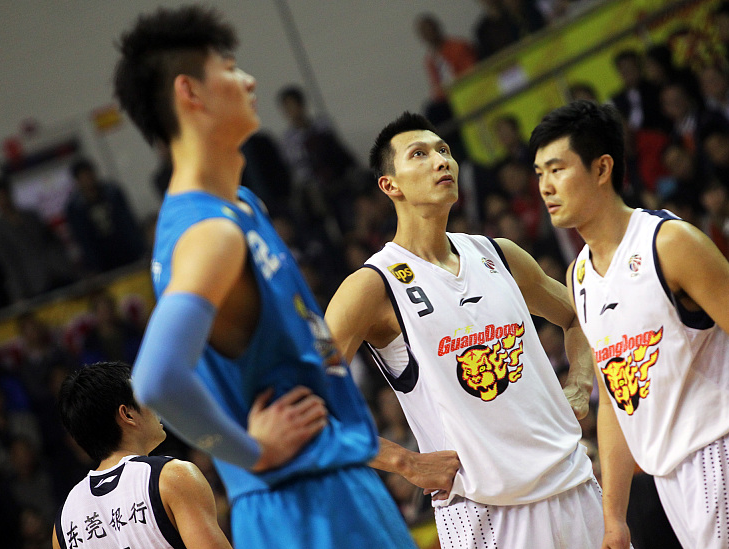 『广东男篮』宏远超强外援回归 易建联状态极佳 十冠有望！
