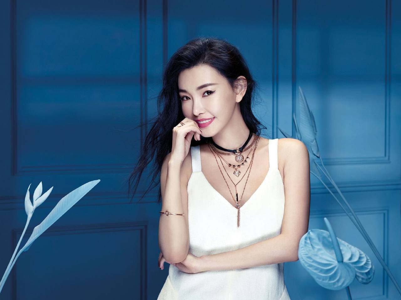 王晶|她被王晶发掘时才读大二，拍3部电影狂捞26亿，今成“最美晶女郎”！