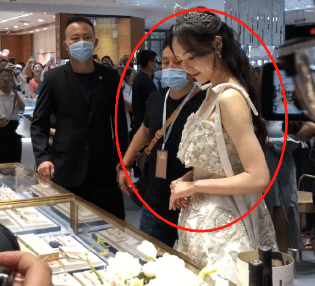 唐嫣|唐嫣“真人”长啥样?在没有美颜的镜头下,唐嫣的颜值也太真实了